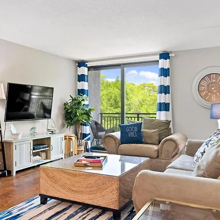 Harbour Town Resort Condo Pool Access!